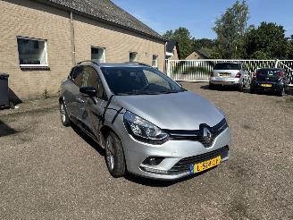 uszkodzony samochody osobowe Renault Clio 1.2 16V Estate 2017/5