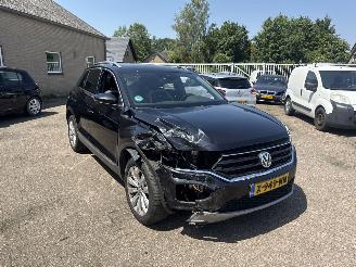 Vaurioauto  passenger cars Volkswagen T-Roc 1.5 TSI Sport REST BPM €400,-!!! AUTOMAAT 2019/2