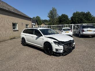 damaged passenger cars Volkswagen Passat 1.4 TSI GTE REST BPM €300,-!!! 2018/2