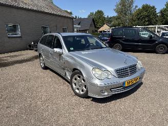 Coche accidentado Mercedes C-klasse C-klasse Combi  200 K. Elegance 2006/1