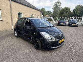 uszkodzony samochody osobowe Toyota Yaris 1.3 VVTi Sol Sport 2008/2