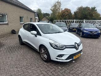 Schadeauto Renault Clio 0.9 TCe Zen REST BPM €400,-!!! 2018/9
