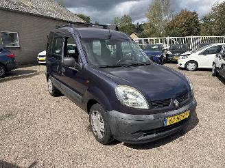 uszkodzony samochody osobowe Renault Kangoo 1.2-16V Expression 2004/3