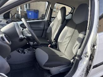 Peugeot 107 1.0-12V XR AIRCO picture 28