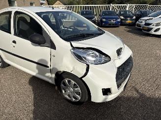 Peugeot 107 1.0-12V XR AIRCO picture 9