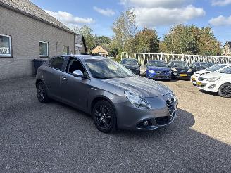 Vaurioauto  passenger cars Alfa Romeo Giulietta 1.4 T Distinctive 2015/3