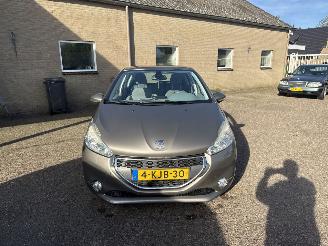 Peugeot 208 1.6 VTi Allure AUTOMAAT REST BPM €700,-!!! picture 2