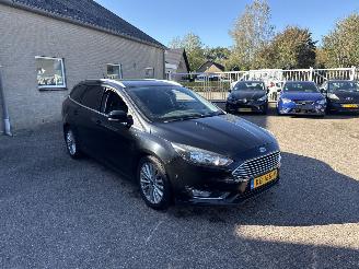 damaged passenger cars Ford Focus 1.5 TDCI Titan. L.Ed AUTOMAAT REST BPM €800,-!!! 2016/7