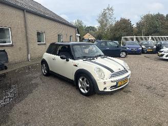 krockskadad bil auto Mini Cooper 1.6 Cooper Pepper AUTOMAAT 2005/2