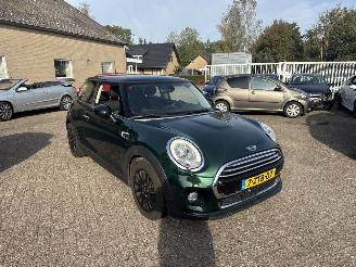 Auto incidentate Mini Cooper 1.5 Cooper Business REST BPM €300,-!!! 2015/3
