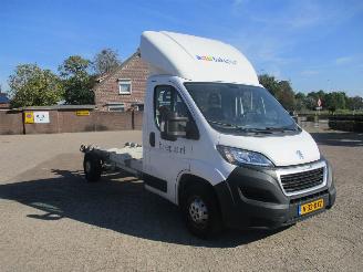 Damaged car Peugeot Boxer 335 2.2 HDI L4 Prem. 2022/9
