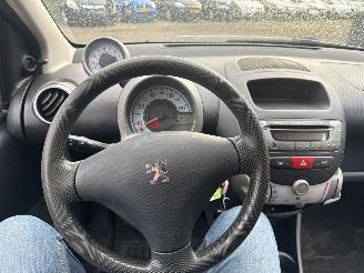 Peugeot 107 1.0-12V XS picture 15