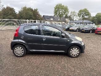 Peugeot 107 1.0-12V XS picture 8