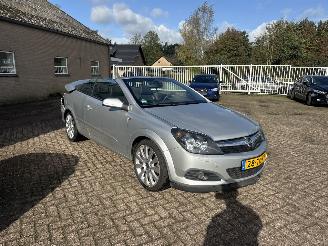 Coche accidentado Opel Astra TWIN TOP 1.8 Cosmo WEINIG KILOMETERS 2006/10