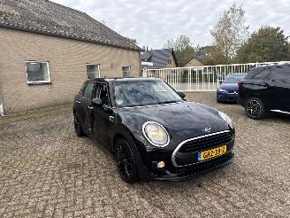 uszkodzony samochody osobowe Mini Clubman 1.5 One Chili REST BPM €500,-!!! 2018/12