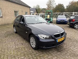 damaged passenger cars BMW 3-serie 318i Dynamic Exec. 2006/1