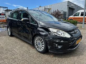 krockskadad bil auto Ford Grand C-Max 1.6 TDCi Titanium 7p 2013/1