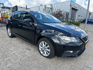 Vaurioauto  passenger cars Seat Leon 1.2 TSI Style Business 2017/7