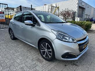krockskadad bil auto Peugeot 208 1.2 PureTech Active 2018/2