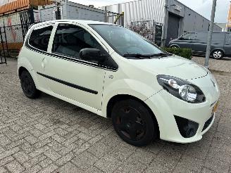 Vaurioauto  passenger cars Renault Twingo 1.2-16V Collection 2011/5