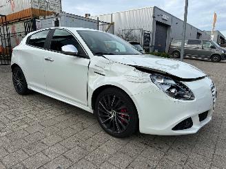 uszkodzony samochody osobowe Alfa Romeo Giulietta 1.4 T Distinctive 2012/10