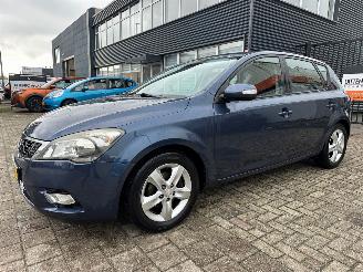 Kia Cee d 1.4 CVVT X-ecutive picture 3