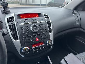 Kia Cee d 1.4 CVVT X-ecutive picture 12