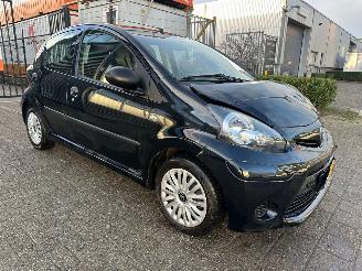 damaged passenger cars Toyota Aygo 1.0 VVT-i Now 2015/2