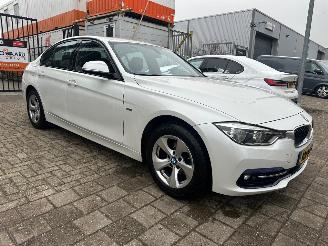 Voiture accidenté BMW 3-serie 320i Aut Corporate Lease Executive 2018/2