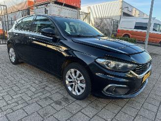 Coche accidentado Fiat Tipo 1.6 MultiJet 16v Business 2017/1
