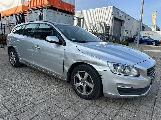 krockskadad bil auto Volvo V-60 2.0 D3 R-Design Automaat 2016/12