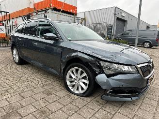krockskadad bil auto Skoda Superb Combi 1.4 TSI iV Business Edition Plus 2021/4
