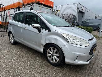 Voiture accidenté Ford B-Max 1.6 TDCI Titanium 2014/2
