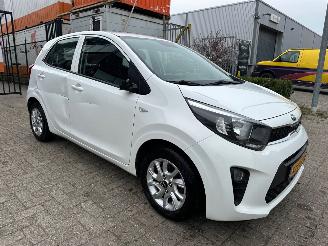 Schadeauto Kia Picanto 1.0 CVVT ComfortPlusLine Navigator 2019/5