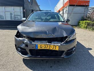 Peugeot 308 1.2 PureTech Allure picture 2