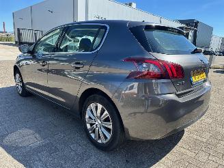 Peugeot 308 1.2 PureTech Allure picture 5