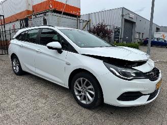 Vaurioauto  passenger cars Opel Astra ST 1.2 Edition 2020/11