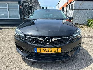 Opel Astra 1.2 Business Elegance picture 2