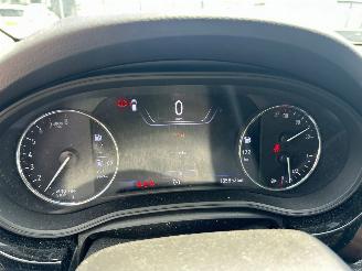 Opel Astra 1.2 Business Elegance picture 10