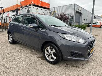 damaged passenger cars Ford Fiesta 1.0 Style 2014/2