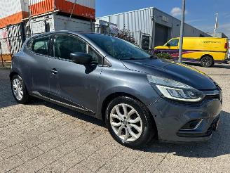 krockskadad bil auto Renault Clio 1.2 TCe Automaat Intens 2016/10