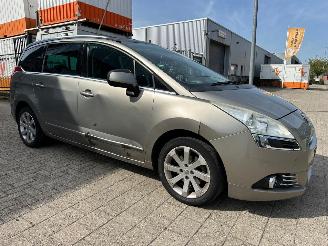 damaged passenger cars Peugeot 5008 1.6 Automaat GT 7p. 2011/8