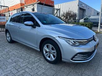 krockskadad bil auto Volkswagen Golf 1.0 eTSI Life 2021/1