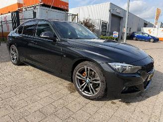 uszkodzony samochody osobowe BMW 3-serie 318i Edition M Sport Shadow Executive 2018/3