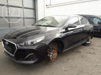 Vrakbiler auto Hyundai I-30 i30 (PDEB5/PDEBB/PDEBD/PDEBE), Hatchback, 2016 1.0 T-GDI 12V 2019/6