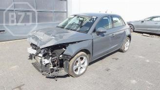 Vrakbiler auto Audi A1 A1 Sportback (8XA/8XF), Hatchback 5-drs, 2011 / 2018 1.0 TFSI Ultra 12V 2016