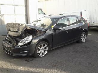 Vrakbiler auto Volvo V-60 V60 I (FW/GW), Combi, 2010 / 2018 1.6 DRIVe 2014/0