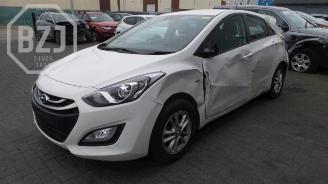 Vrakbiler auto Hyundai I-30 i30 (GDHB5), Hatchback, 2011 1.4 16V 2013/6