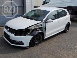Vrakbiler auto Volkswagen Polo Polo V (6R), Hatchback, 2009 / 2017 1.0 12V BlueMotion Technology 2016/6