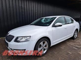 Auto da rottamare Skoda Octavia Octavia (5EAA), Liftback, 2012 / 2020 1.6 TDI GreenTec 16V 2013/10